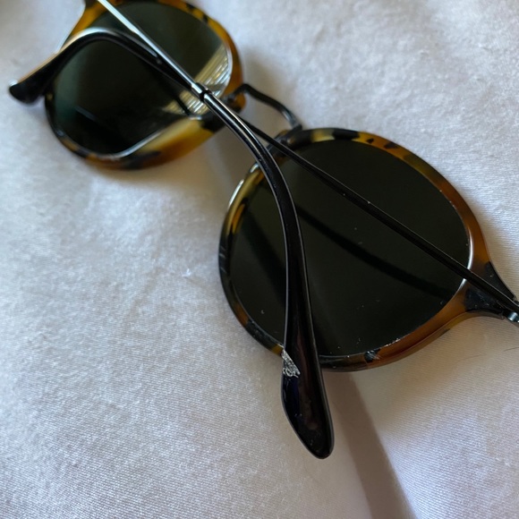 Ray-Ban Round Fleck Sunglasses - Picture 7 of 8